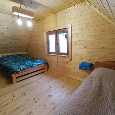 Domek W Swiatkowej Krempna Exterior foto